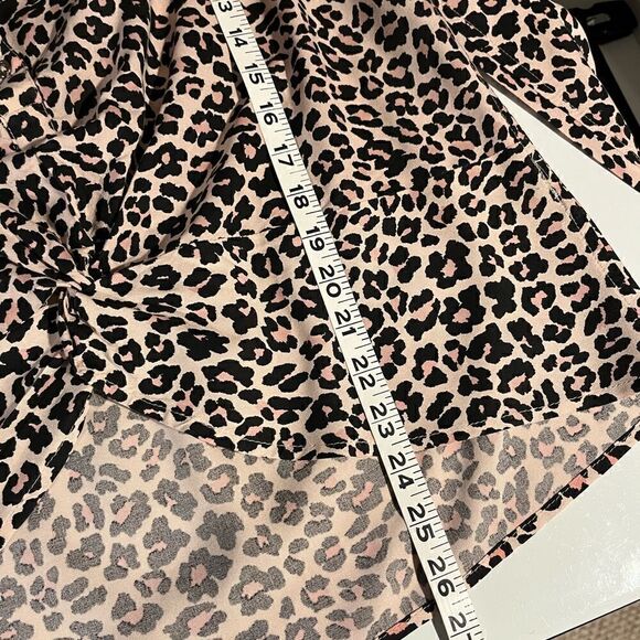 C&CāCaliforniaāleopardāprintāābutton down blouse - S - š3/$15 - Picture 7 of 8